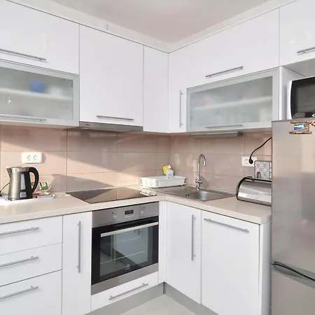Full Equipped Flat Close To All Split Exterior photo