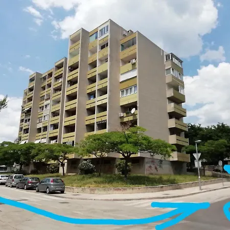 Full Equipped Flat Close To All Split Exterior photo